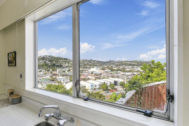 Photo of property in 2/46 Maupuia Road, Miramar, Wellington, 6022