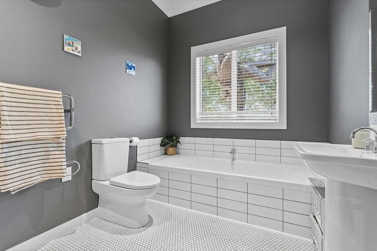 Photo of property in 81c Reading Street, Greytown, 5712