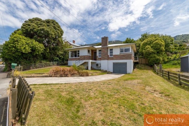 Photo of property in 263 Ravensbourne Road, Ravensbourne, Dunedin, 9022