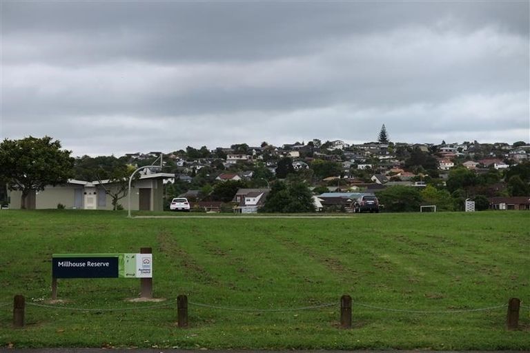 Photo of property in 1/72 Millhouse Drive, Northpark, Auckland, 2013