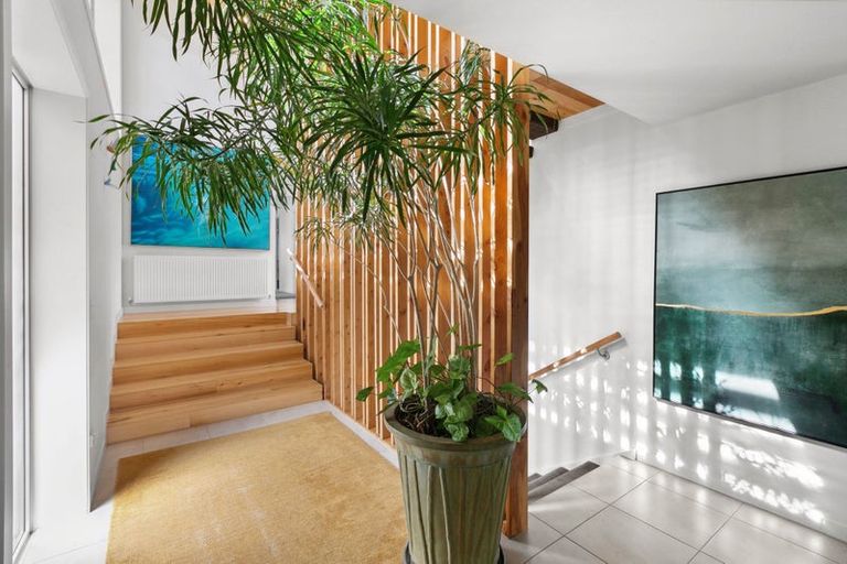 Photo of property in 91 Paynters Avenue, Strandon, New Plymouth, 4312