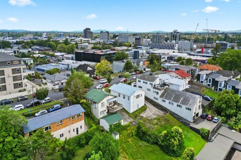 Photo of property in 35 Thackeray Street, Hamilton Lake, Hamilton, 3204