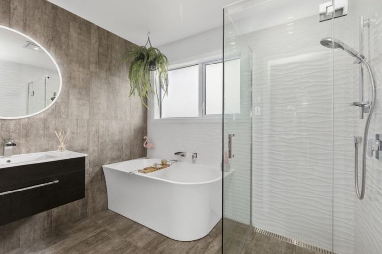 Photo of property in 13 Wattle Grove, Maungaraki, Lower Hutt, 5010