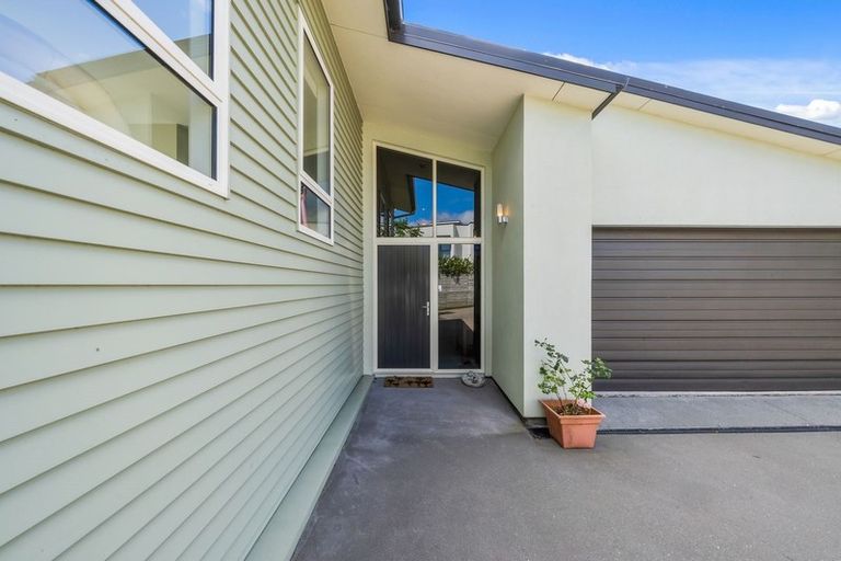 Photo of property in 38 Aspiring Terrace, Aotea, Porirua, 5024