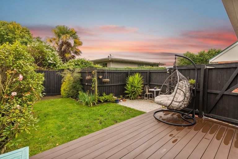 Photo of property in 2/9 Cherry Place, Casebrook, Christchurch, 8051