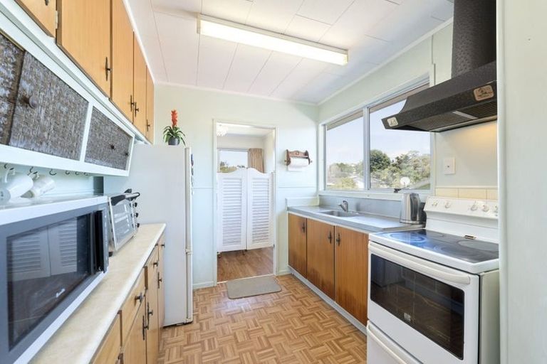 Photo of property in 19 Pankhurst Place, Sunnyvale, Auckland, 0612