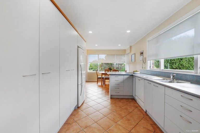 Photo of property in 13 Quibray Place, Botany Downs, Auckland, 2010