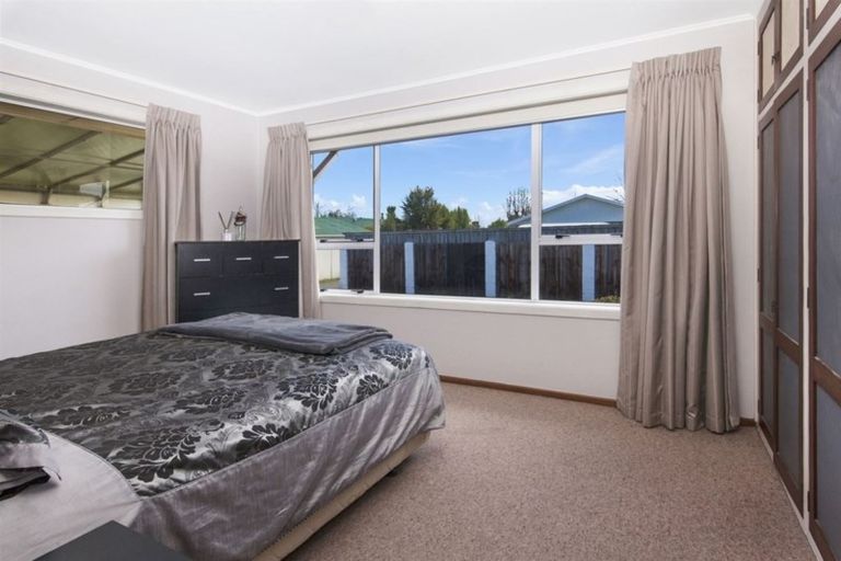 Photo of property in 12a Valerie Place, Redwood, Christchurch, 8051