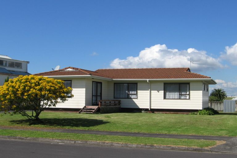 Photo of property in 18 Halyard Place, Te Atatu Peninsula, Auckland, 0610