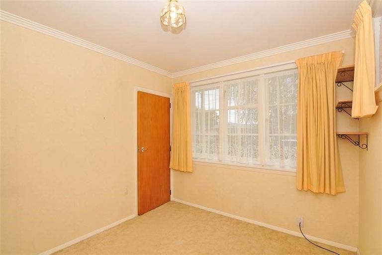 Photo of property in 16 Charles Street, Clouston Park, Upper Hutt, 5018