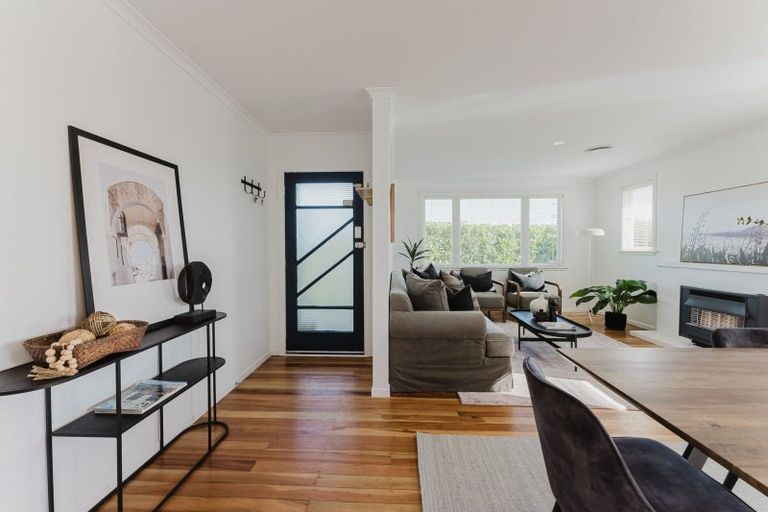 Photo of property in 215 Mangorei Road, Merrilands, New Plymouth, 4312