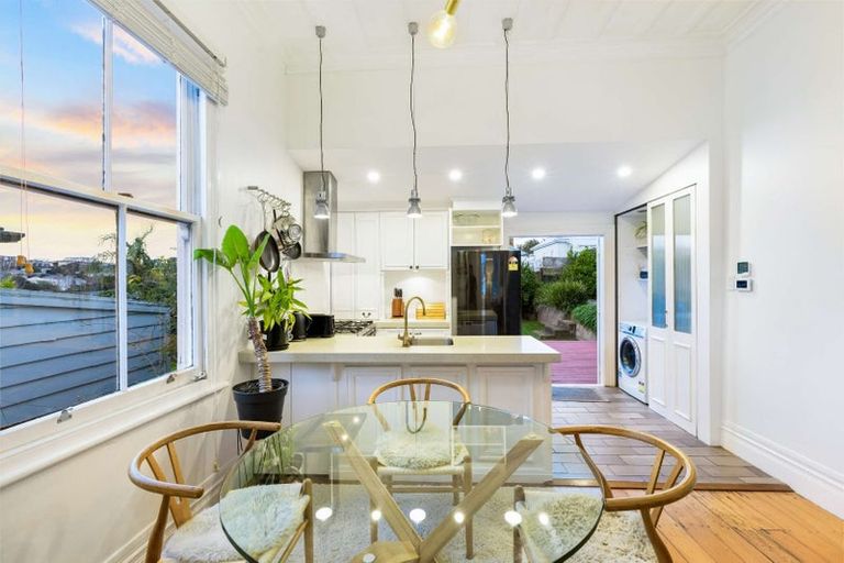 Photo of property in 11 Mostyn Street, Kingsland, Auckland, 1021