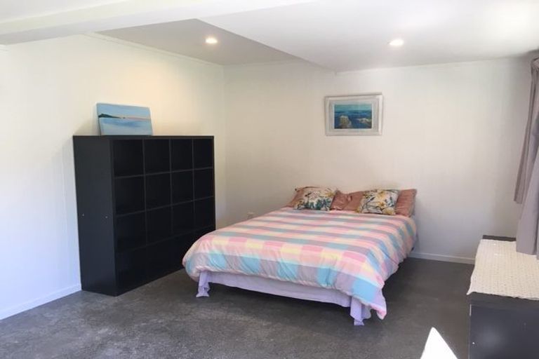 Photo of property in 37 Western Road, Laingholm, Auckland, 0604