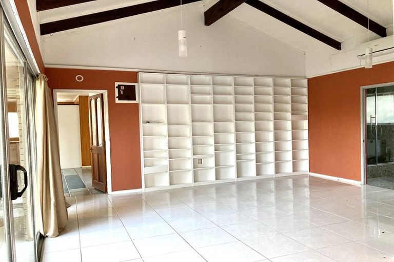 Photo of property in 2/89a Royal Road, Massey, Auckland, 0614