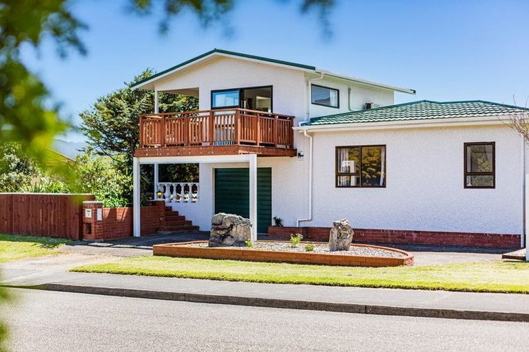 Photo of property in 3 Toru Road, Paraparaumu Beach, Paraparaumu, 5032