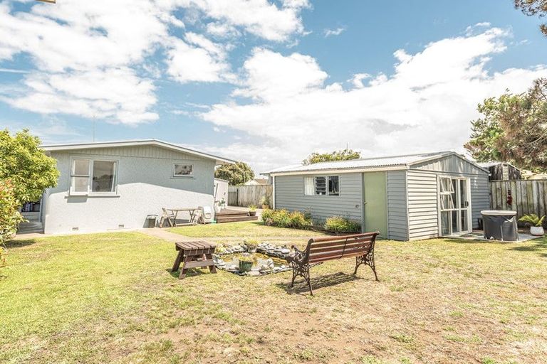 Photo of property in 3 Rogers Street, Castlecliff, Whanganui, 4501