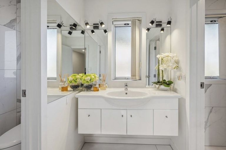 Photo of property in 28 Magnolia Rise, Waipahihi, Taupo, 3330