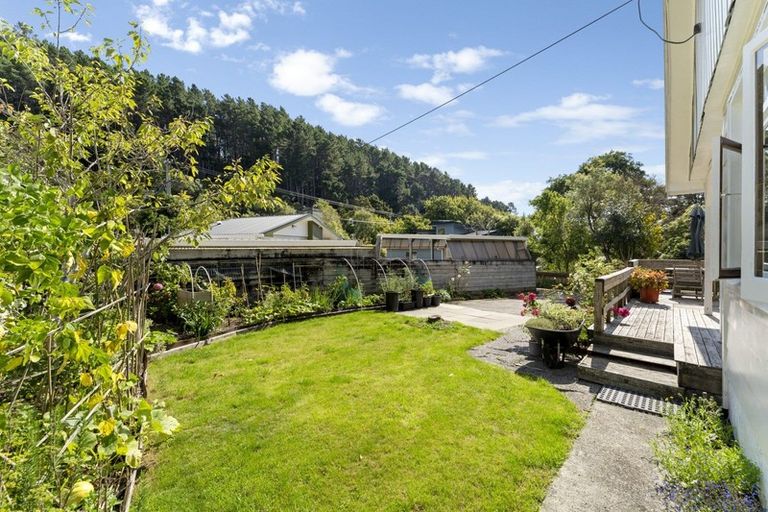 Photo of property in 33 Elmslie Road, Pinehaven, Upper Hutt, 5019