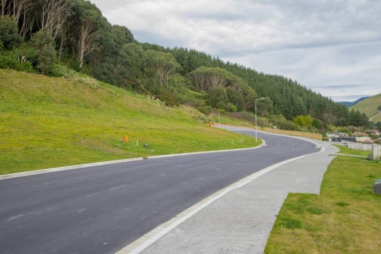 Photo of property in 10 Kakariki Grove, Waikanae, 5036