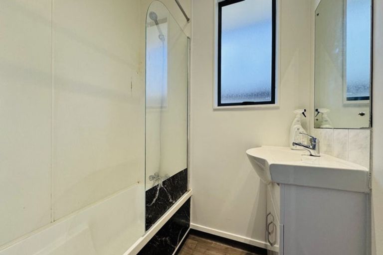 Photo of property in 47a Sutton Crescent, Papakura, 2110