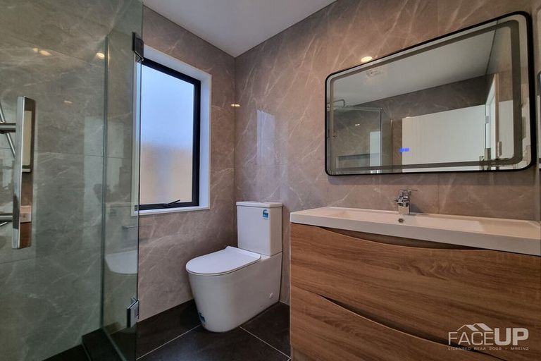 Photo of property in 17a Marina View Drive, West Harbour, Auckland, 0618