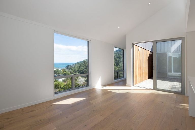 Photo of property in 129 Houghton Bay Road, Houghton Bay, Wellington, 6023