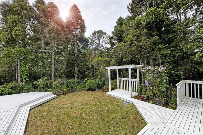 Photo of property in 100 Chelsea View Drive, Chatswood, Auckland, 0626