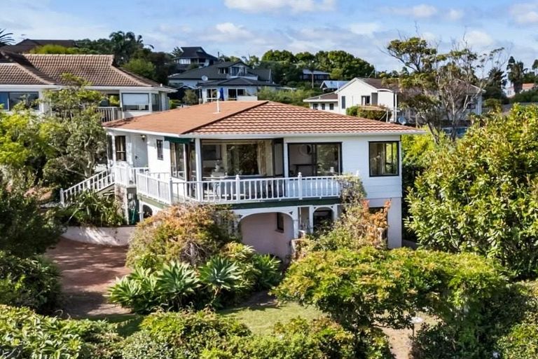 Photo of property in 6 Higham Ferrers Place, Red Beach, 0932