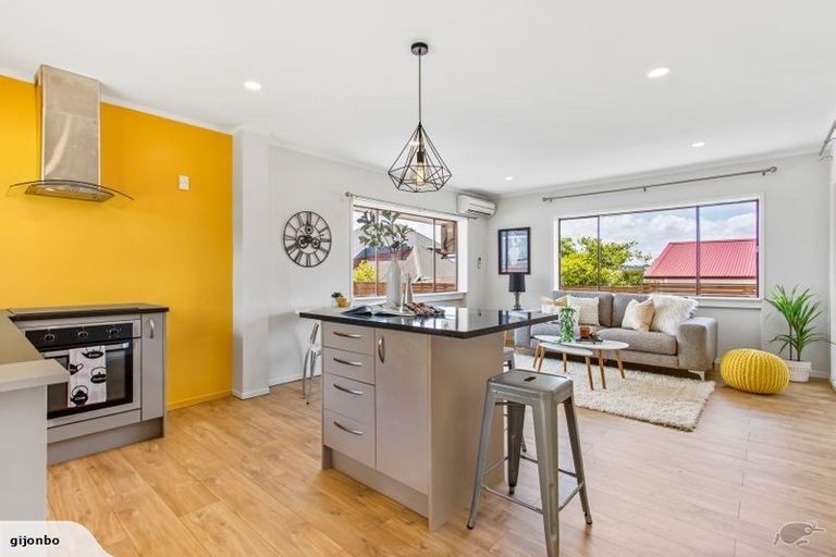 Photo of property in 2/28 Salisbury Road, Birkdale, Auckland, 0626