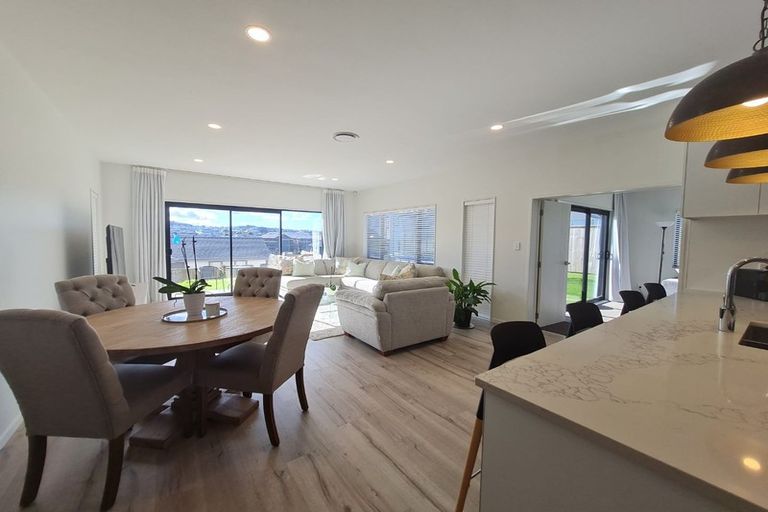 Photo of property in 168 Arran Point Parade, Orewa, 0931