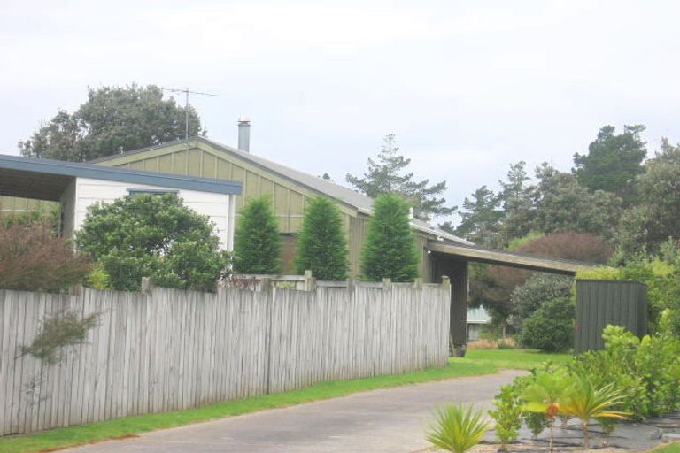 Photo of property in 109 Titoki Place, Matarangi, Whitianga, 3592