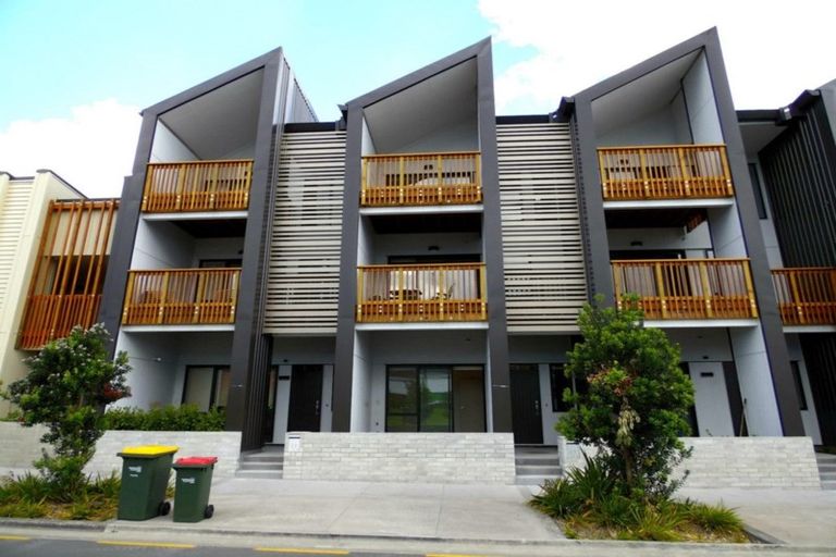 Photo of property in 25 De Havilland Road, Hobsonville, Auckland, 0618