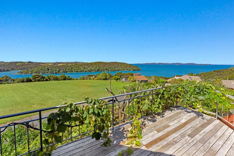 Photo of property in 14 Kotare Place, Sandspit, Warkworth, 0982