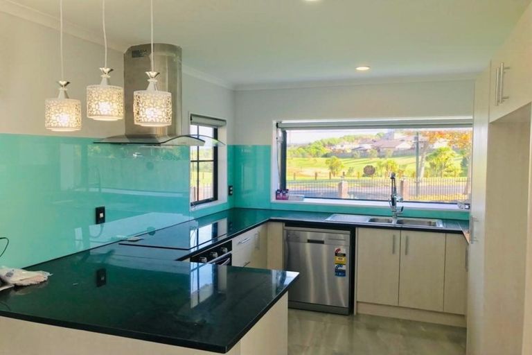 Photo of property in 66 De Havilland Drive, Goodwood Heights, Auckland, 2105