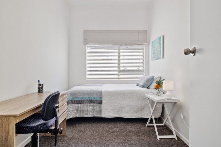 Photo of property in 43 Wood Street, Takaro, Palmerston North, 4410