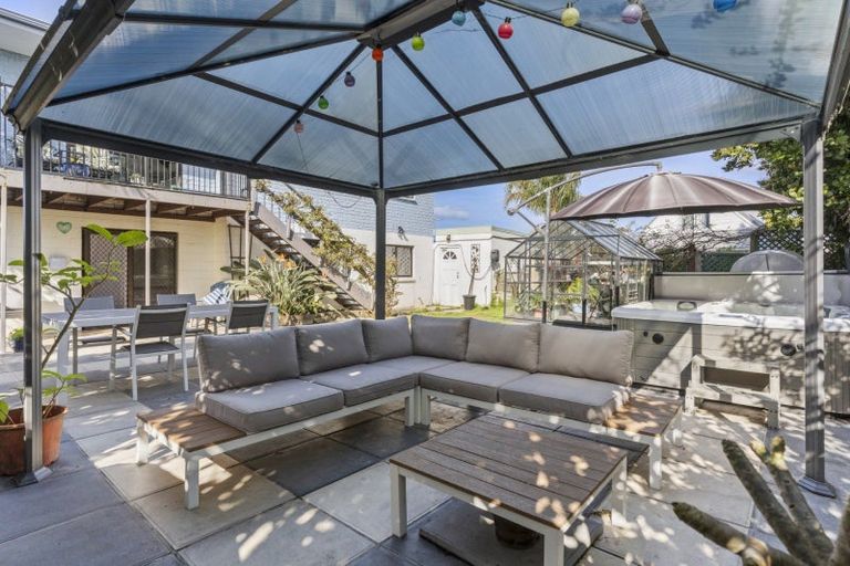 Photo of property in 6 Links Avenue, Mount Maunganui, 3116