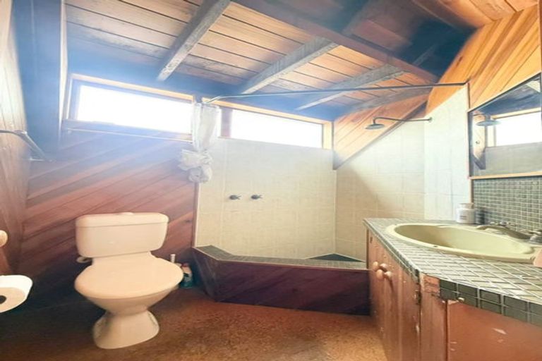 Photo of property in 7b The Esplanade, Eastern Beach, Auckland, 2012