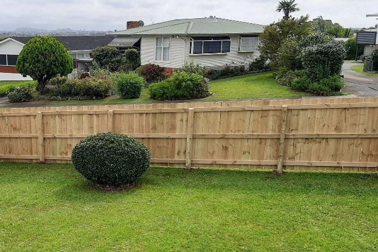 Photo of property in 16 Carole Crescent, Pakuranga, Auckland, 2010