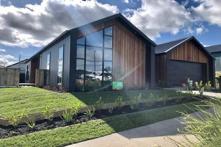 Photo of property in 8 Fetter Lane, Paerata, 2124