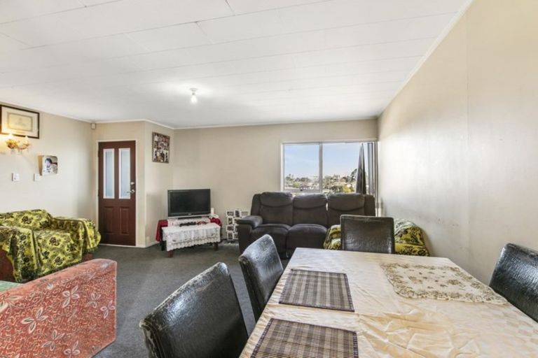 Photo of property in 1/11 Chamade Place, Clover Park, Auckland, 2019