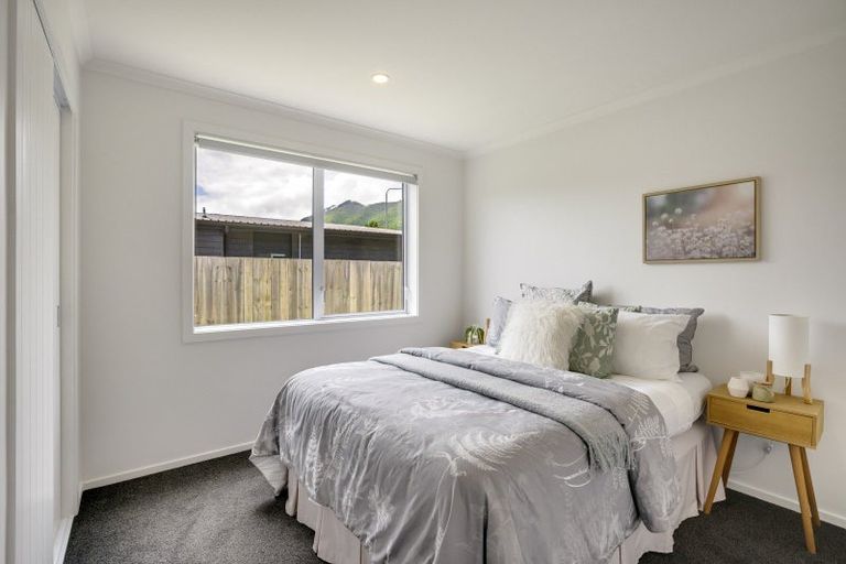 Photo of property in 17 Mahia Lane, Waikanae, 5036