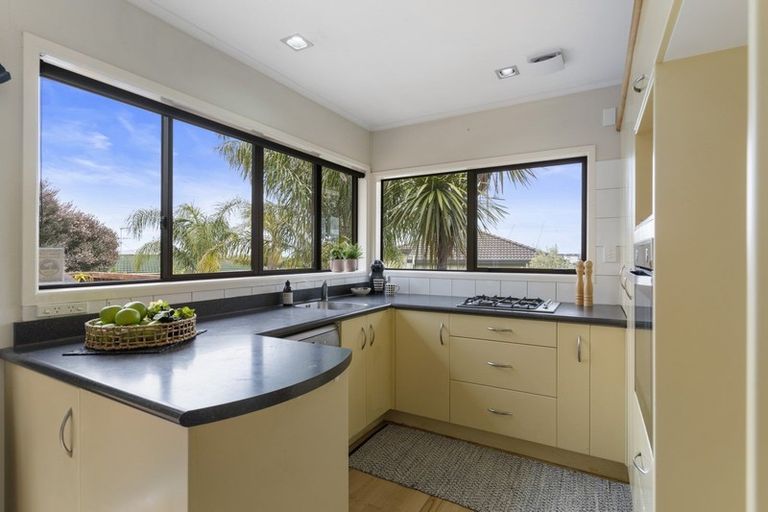 Photo of property in 43 Forrest Hill Road, Milford, Auckland, 0620