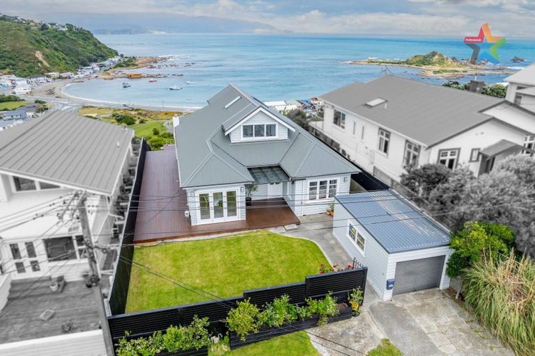 Photo of property in 46 Milne Terrace, Island Bay, Wellington, 6023
