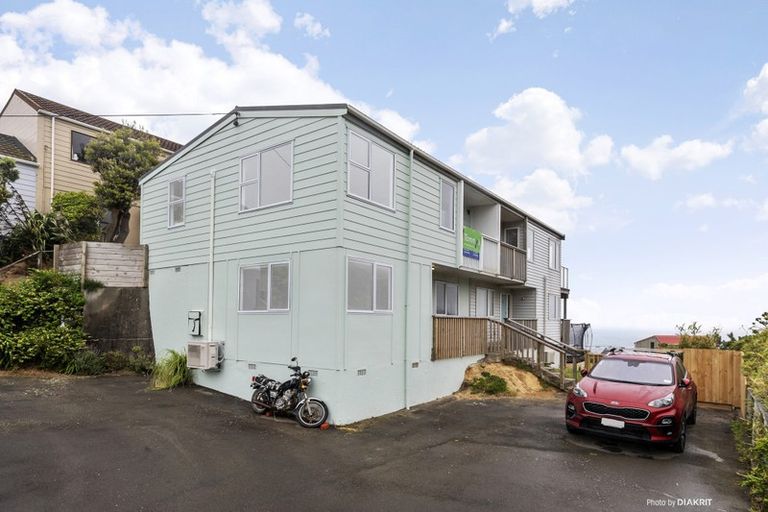 Photo of property in 3/6 Robertson Street, Owhiro Bay, Wellington, 6023