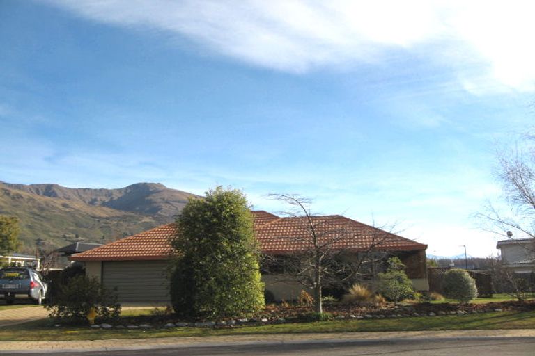 Photo of property in 16 Little Oak Common, Wanaka, 9305