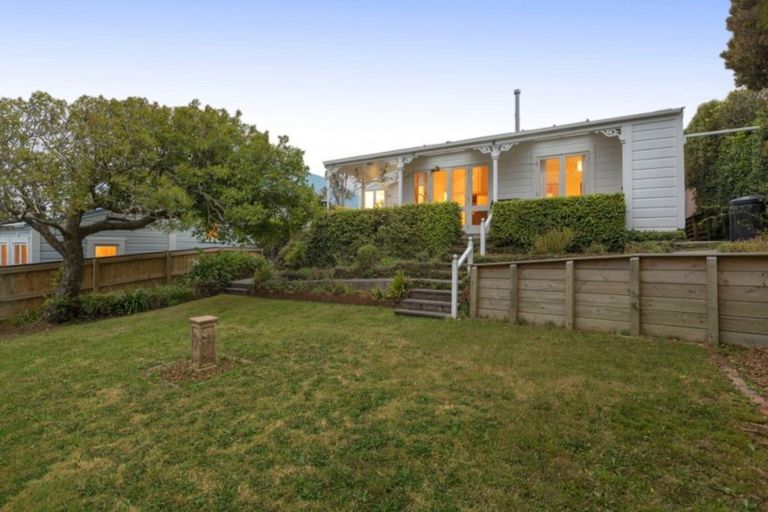 Photo of property in 50 Central Terrace, Kelburn, Wellington, 6012