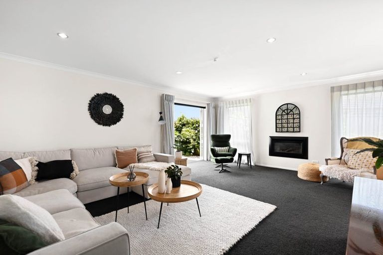 Photo of property in 194 Saint James Drive, Huntington, Hamilton, 3210