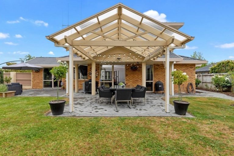 Photo of property in 2 Fernwater Place, Flagstaff, Hamilton, 3210