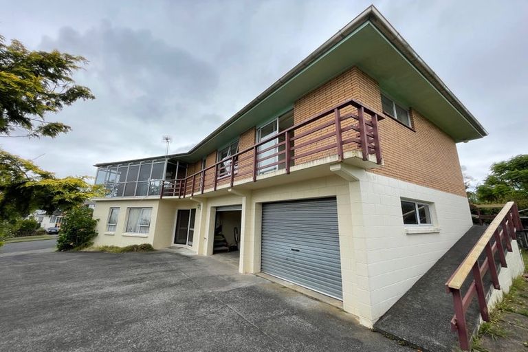 Photo of property in 5 Miltonia Avenue, Te Atatu South, Auckland, 0610