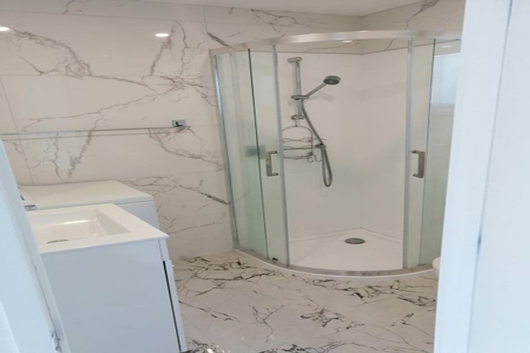 Photo of property in 26 Caribbean Drive, Unsworth Heights, Auckland, 0632